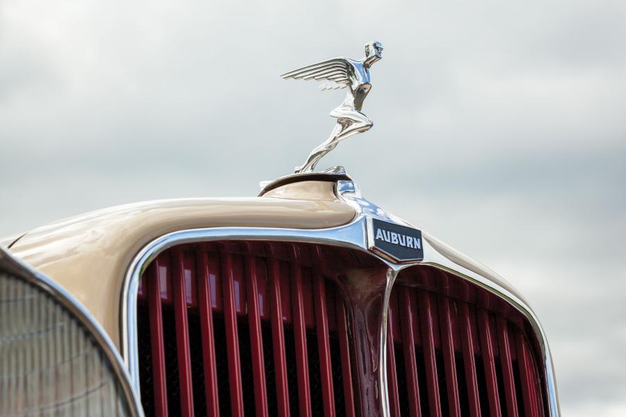 Детали экстерьера Auburn 8-100A Custom Dual Ratio Cabriolet 1932 года  (фото 11 из 35)